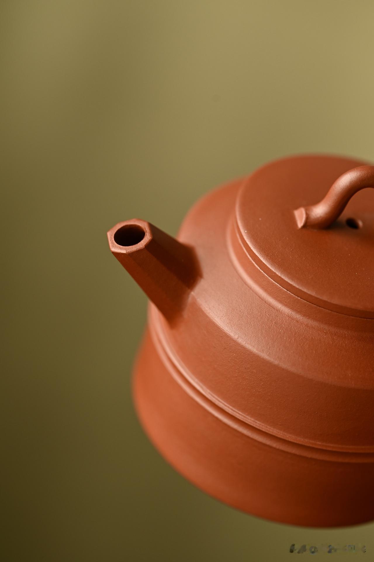 清弦·全手工
大拍陶手朱朝辉作品（师承陈国良大师）
 容量150cc/原矿朱泥