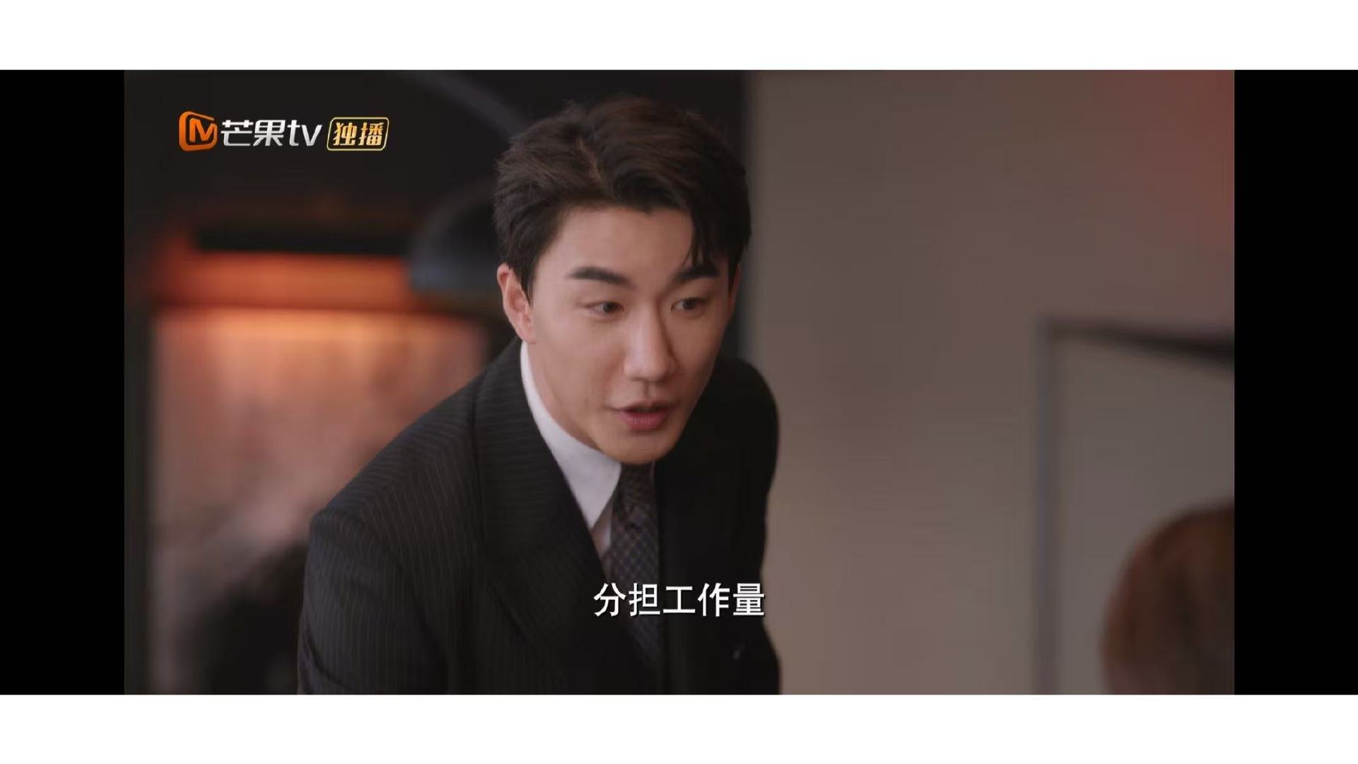 魏哲鸣新剧夸锦绣芳华好看魏哲鸣新剧cue锦绣芳华 笑不活了，看《锦绣芳华》被发现