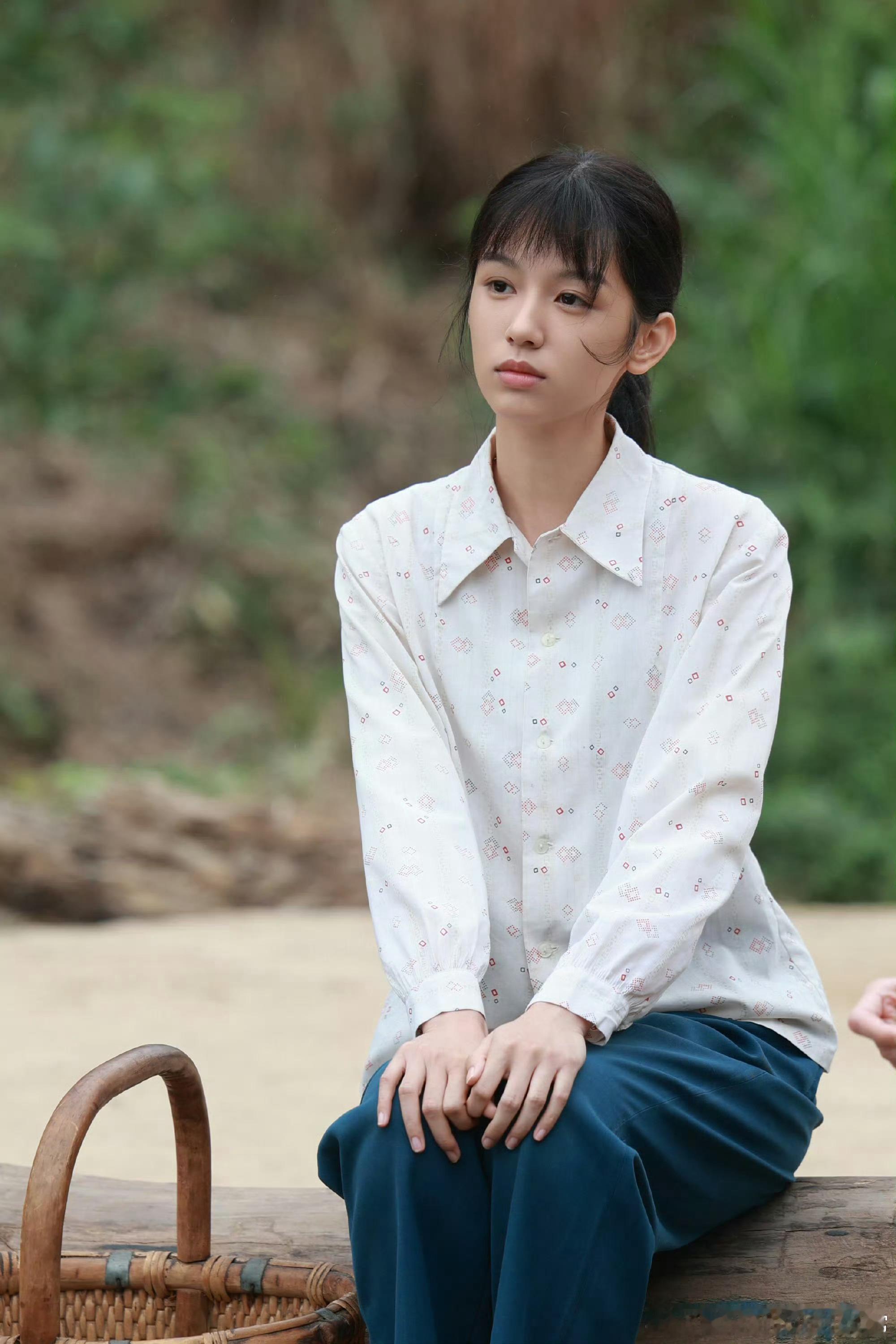 豆包给周也指导的穿搭被周也可爱晕啦！搞怪穿搭也超灵动，美女怎么穿都好看～坐等《你