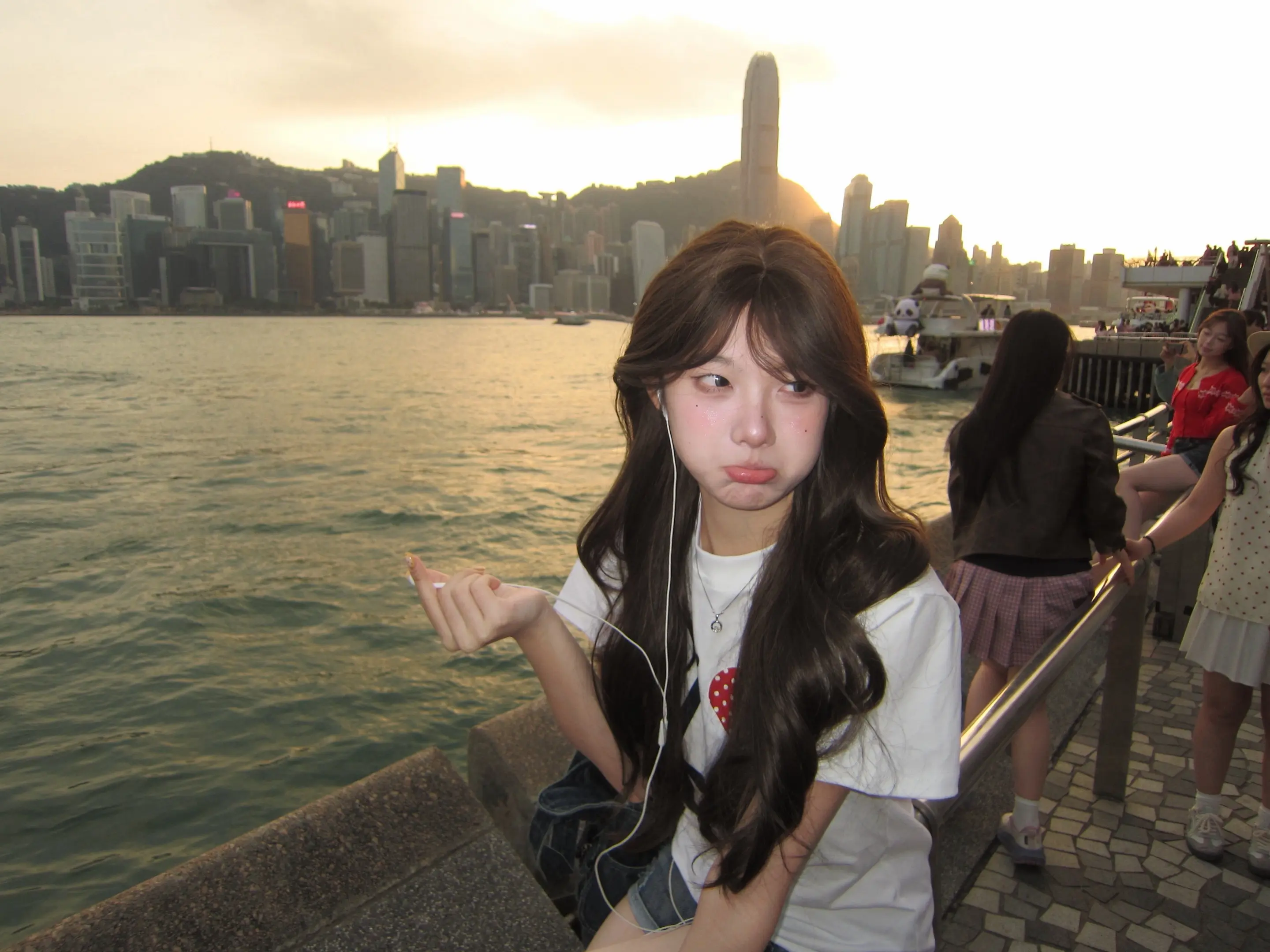 我的性格十分恶劣 但胜在脸实在太乖