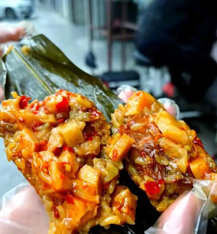 端午粽子新花样，打卡广西北海海鲜粽！
海边人的专属浪漫🌊
打破传统肉粽做法，内