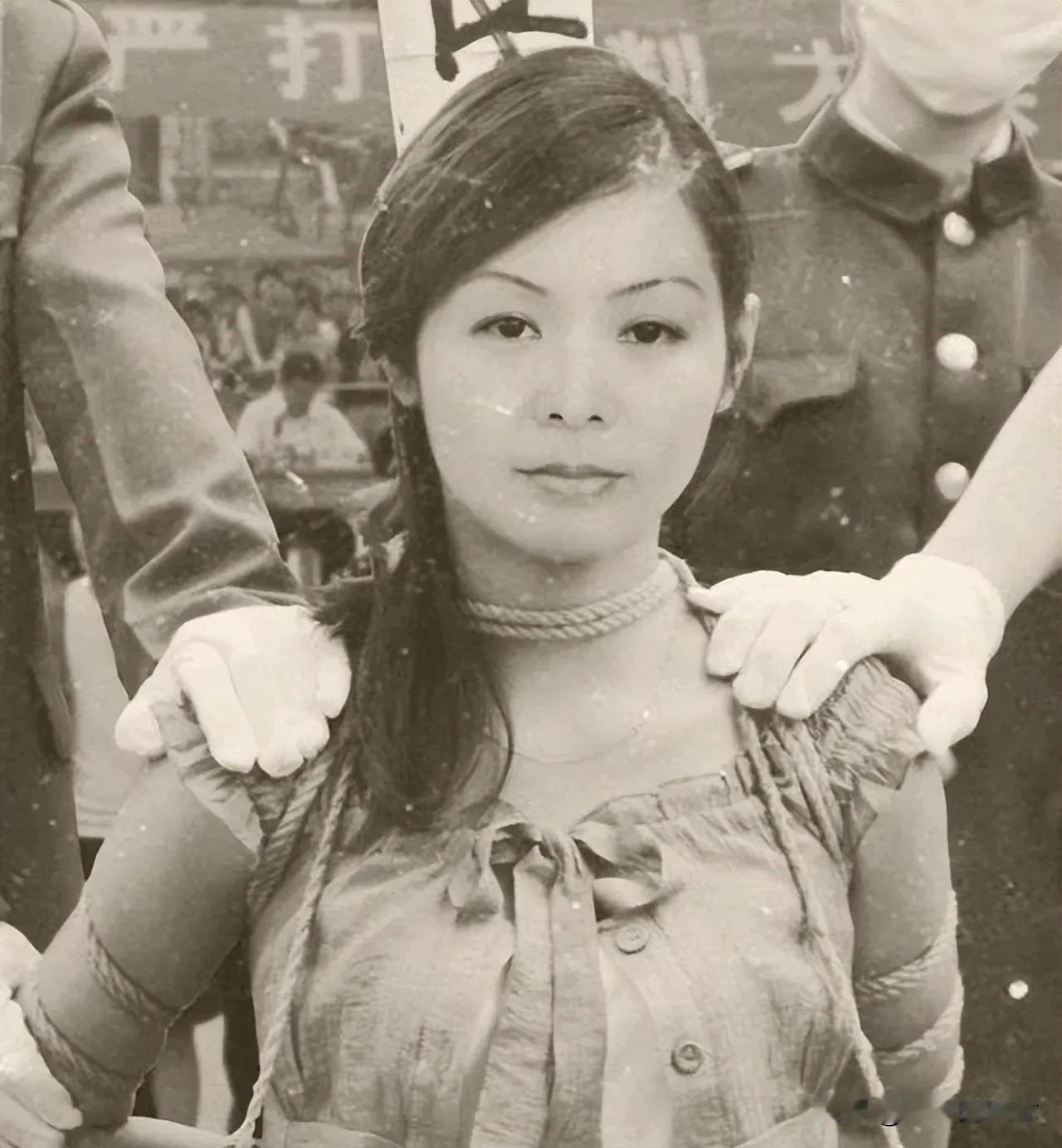1985年马燕秦被押赴刑场，临刑前哭喊：我就跳个舞，为什么要枪毙我？
 
198
