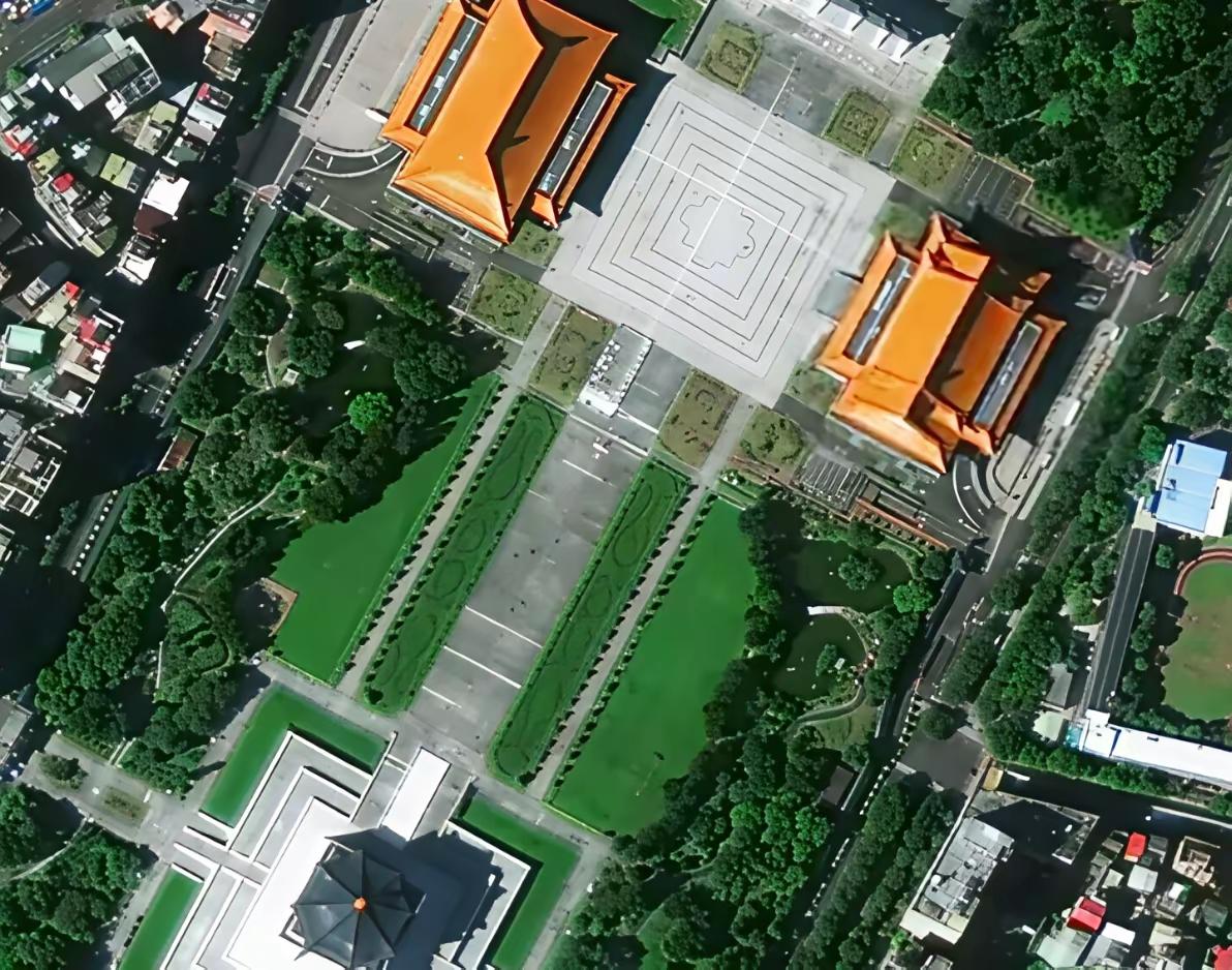 对面的，喜欢不喜欢长光卫星今天送给你们的光复日礼物啊！
台北市呀，阿里山呢，日月