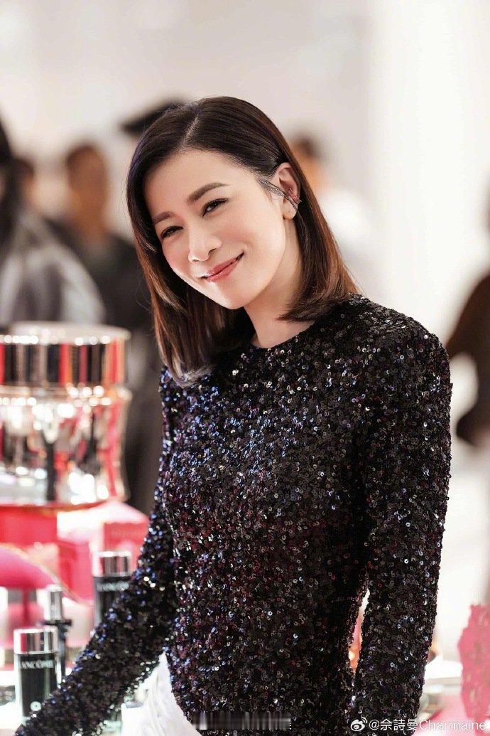 佘诗曼想和邝玲玲合作 佘诗曼出席活动被问到宣萱离开TVB，她表示这是对方的选择，