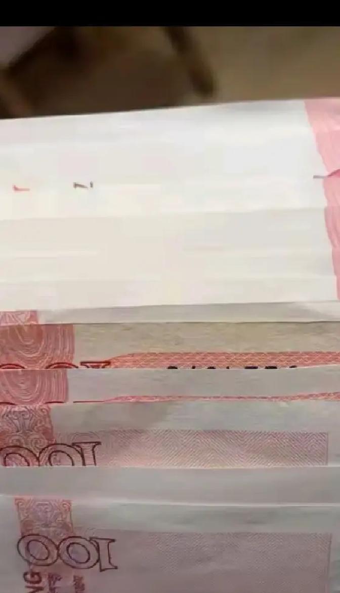 外甥昨天把三年前借的20万一分不少还回来了。
当时他要买房，手头紧，我们没打借条