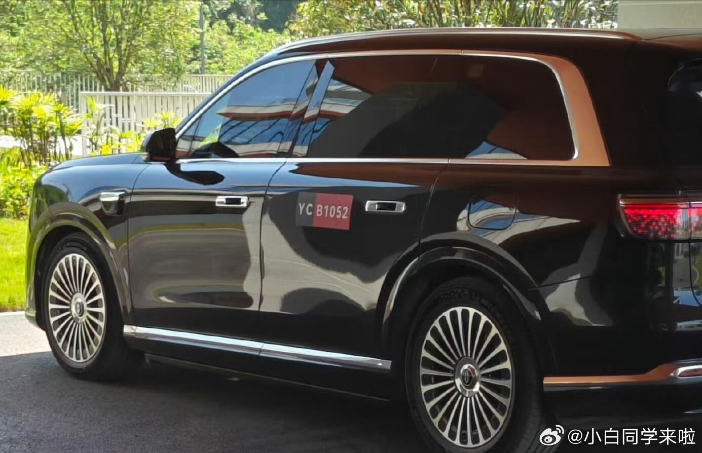 全新问界M9 已经有去伪装路试车了。结合上个月申报来看，这台车估计二季度末或三季