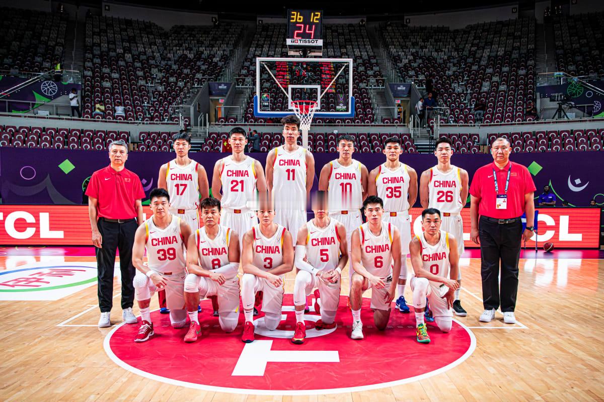 今年国家队的12人中有11人是来自CBA联赛，只有王俊杰一个旅外球员，澳大利亚的