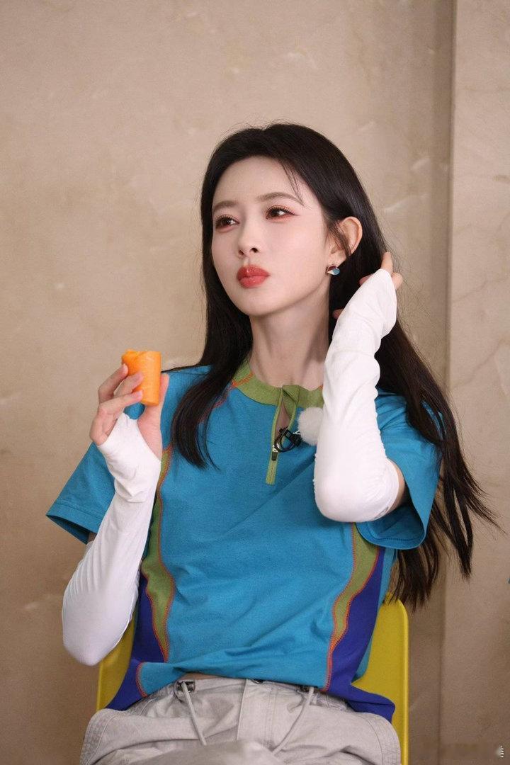 孟子义都能教人唱歌了孟姐现在唱歌底气十足，综艺里轮番教徐志胜、王鹤棣开嗓，敢大方