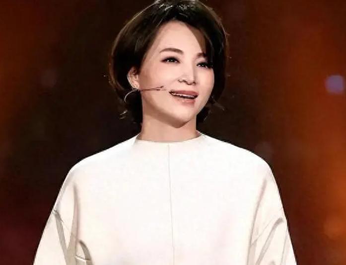 52岁董卿，传来消息，意想不到！

9月21日，北京广播网发布了一则活动预告。9