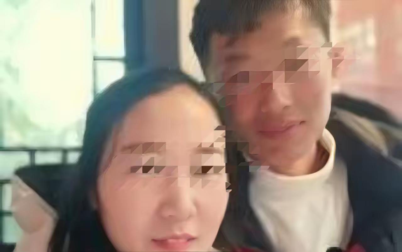 “太意外了！”丈夫倾尽70万救患癌妻子，妻子离世后，丈夫翻手机存合照留念想，竟发