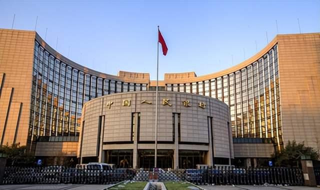 6月17日，央行授权工农中建交及中信银行六家总行，在上海自贸区依托外汇交易中心平
