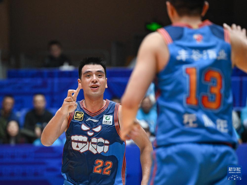 给四川丰谷酒业男篮点个赞！能从山东高速身上拿83分很不容易啊！
四川男篮背负着高