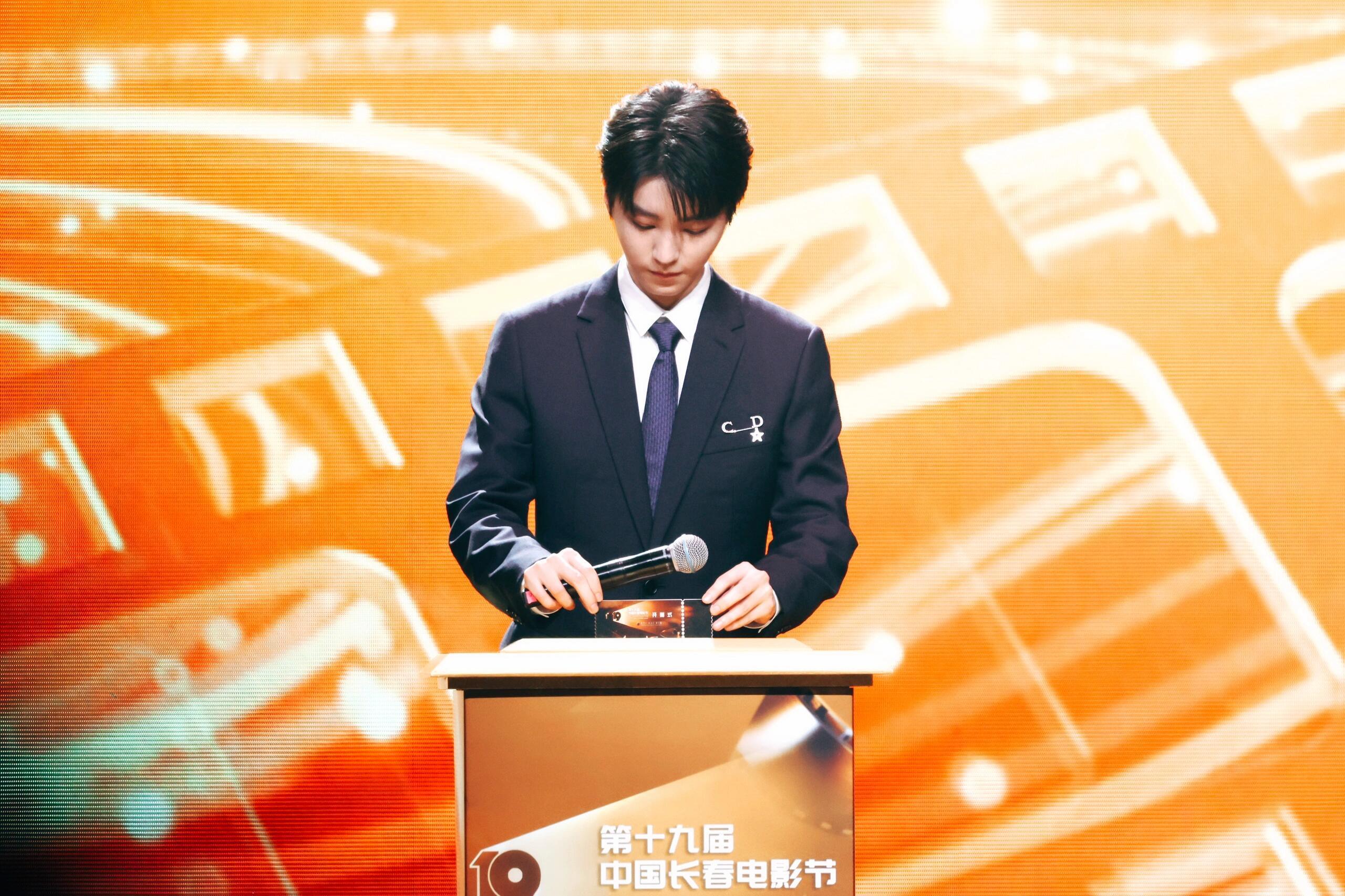 #王俊凯出席长春电影节#是成朗，是周正，更是演员王俊凯！#王俊凯长春电影节红毯图