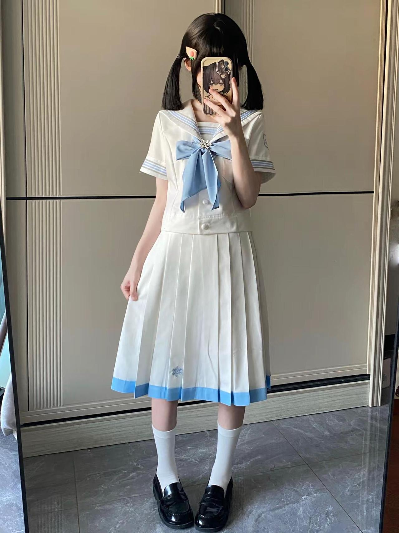 因为你明媚了起来这世界突然变的好可爱水手服