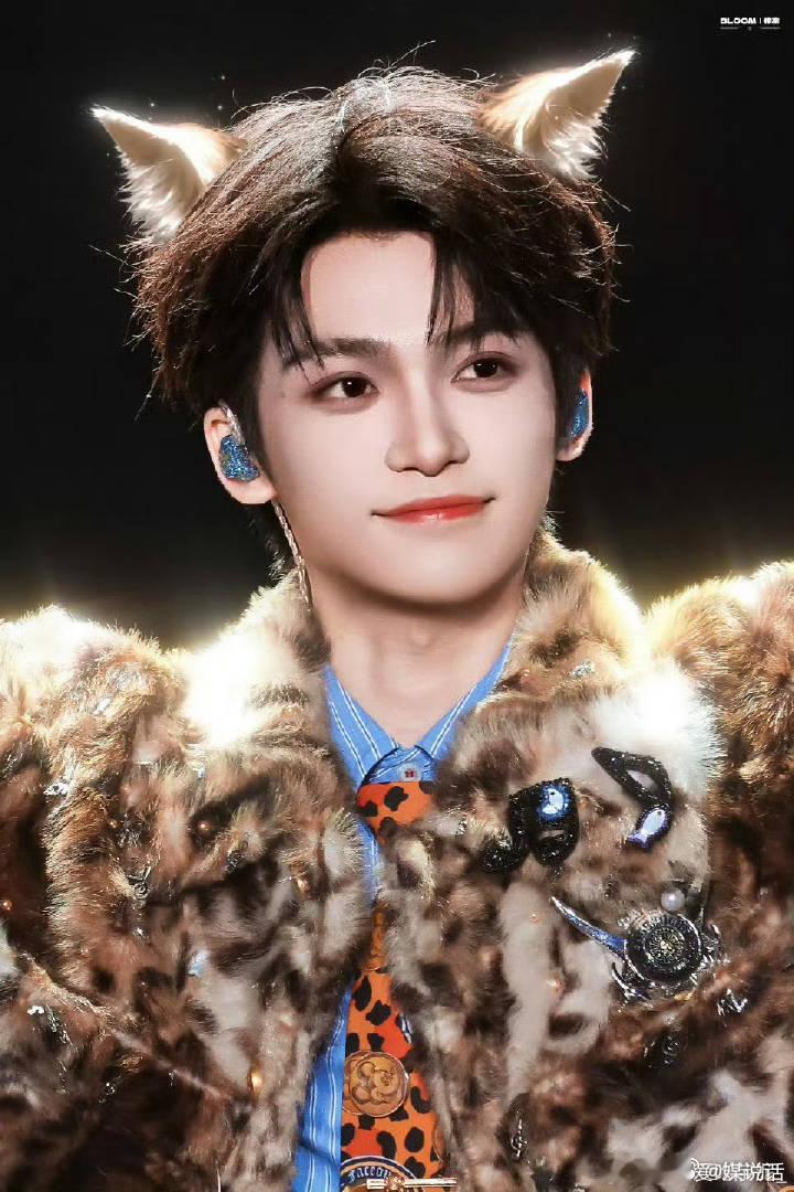 完全没听出来啊，梓渝音乐节全开麦live现场超稳，就是这个小豹猫🐱期待个人演唱