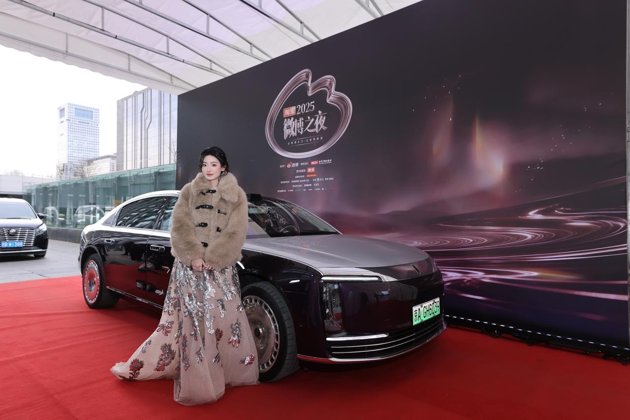 有没有人和我一样，微博之夜最爱看明星上下车的瞬间了，那才是真气场考验！坐尊界S8