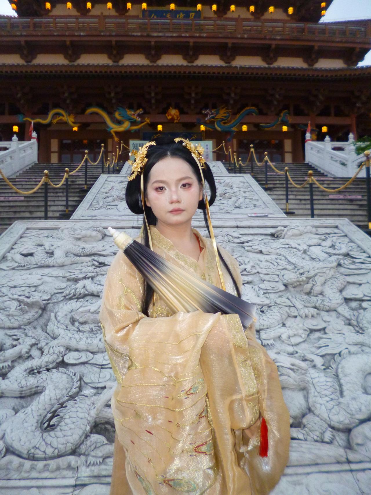 偶遇古镇，随拍几张汉服拍照打卡 汉服同袍 汉服约拍 古风建筑与汉服