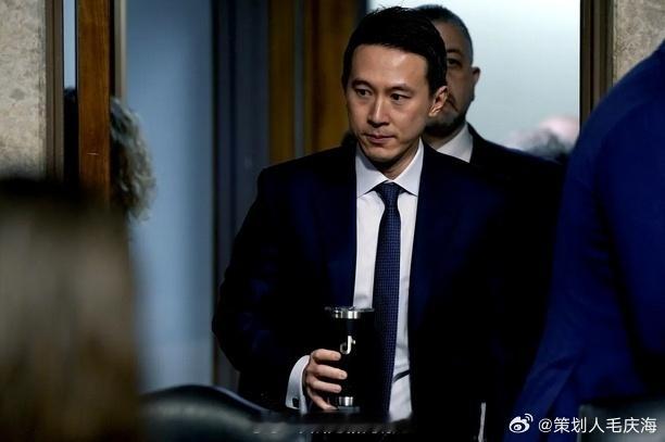 【 特朗普会见TikTok的CEO周受资  特朗普称对tiktok很有好感 】据