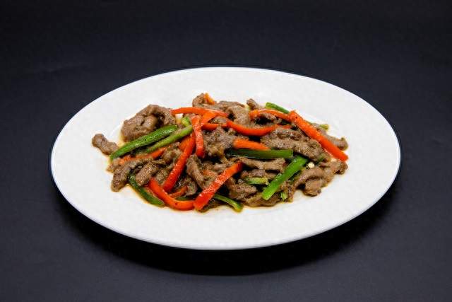 五加皮炒牛肉，一道能祛湿壮筋骨的家常食疗菜！腰腿酸痛不妨试试
