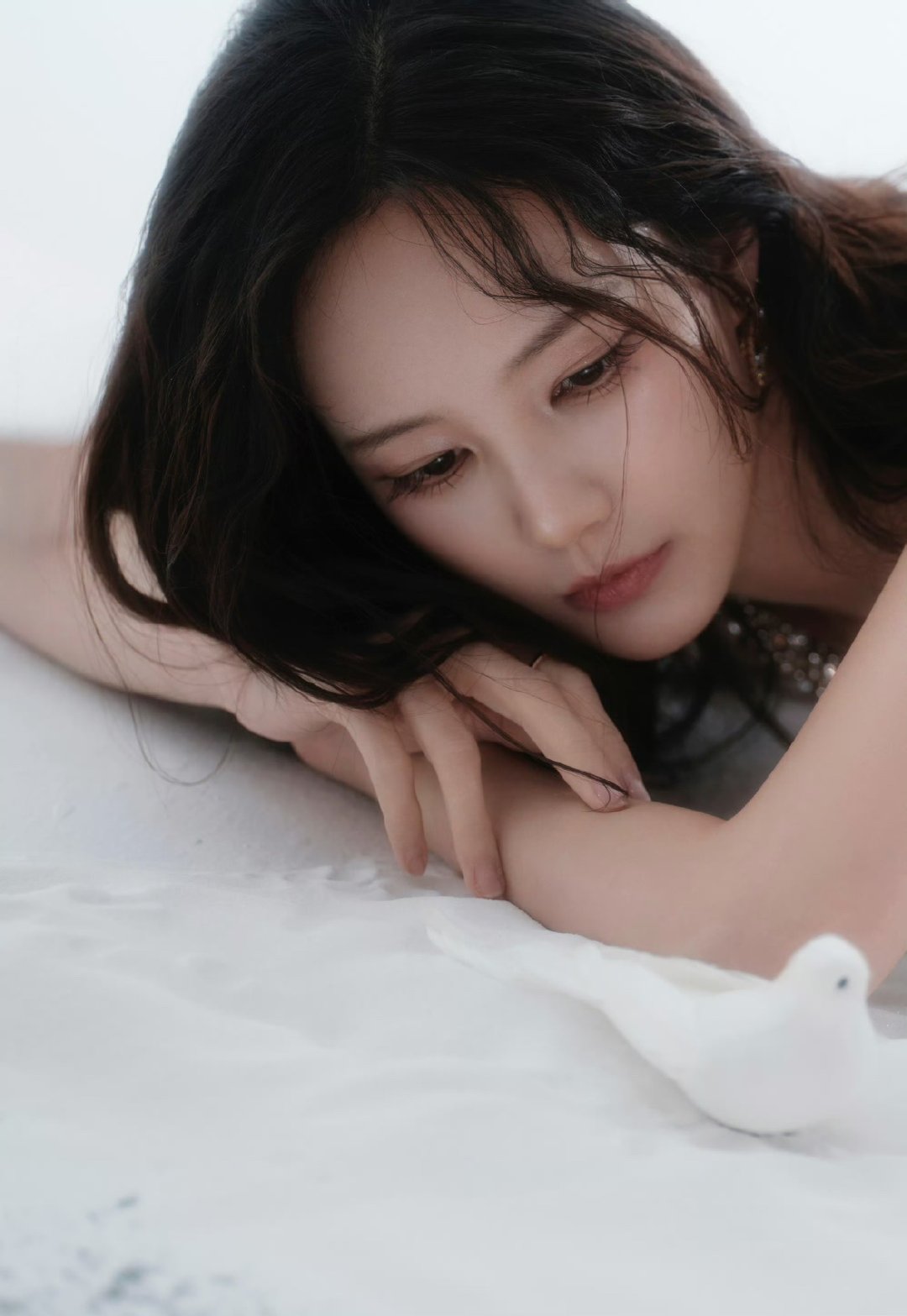 李一桐尖叫之夜造型图李一桐裸色珍珠裙李一桐尖叫之夜造型图李一桐