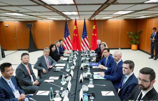 和美国谈成了。当地时间7月22日，中国外交部长王毅在马尼拉和美国国务卿鲁比奥见面