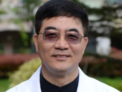 2016年，上海中山医院顶尖心内科主任葛均波，在为一位19岁的少女做心脏手术时，
