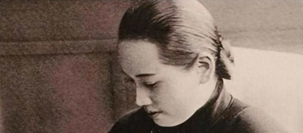 34年后宋庆龄才敢说：红军断粮那会，我拿孙中山家底偷偷救的命。

主要信源：（人