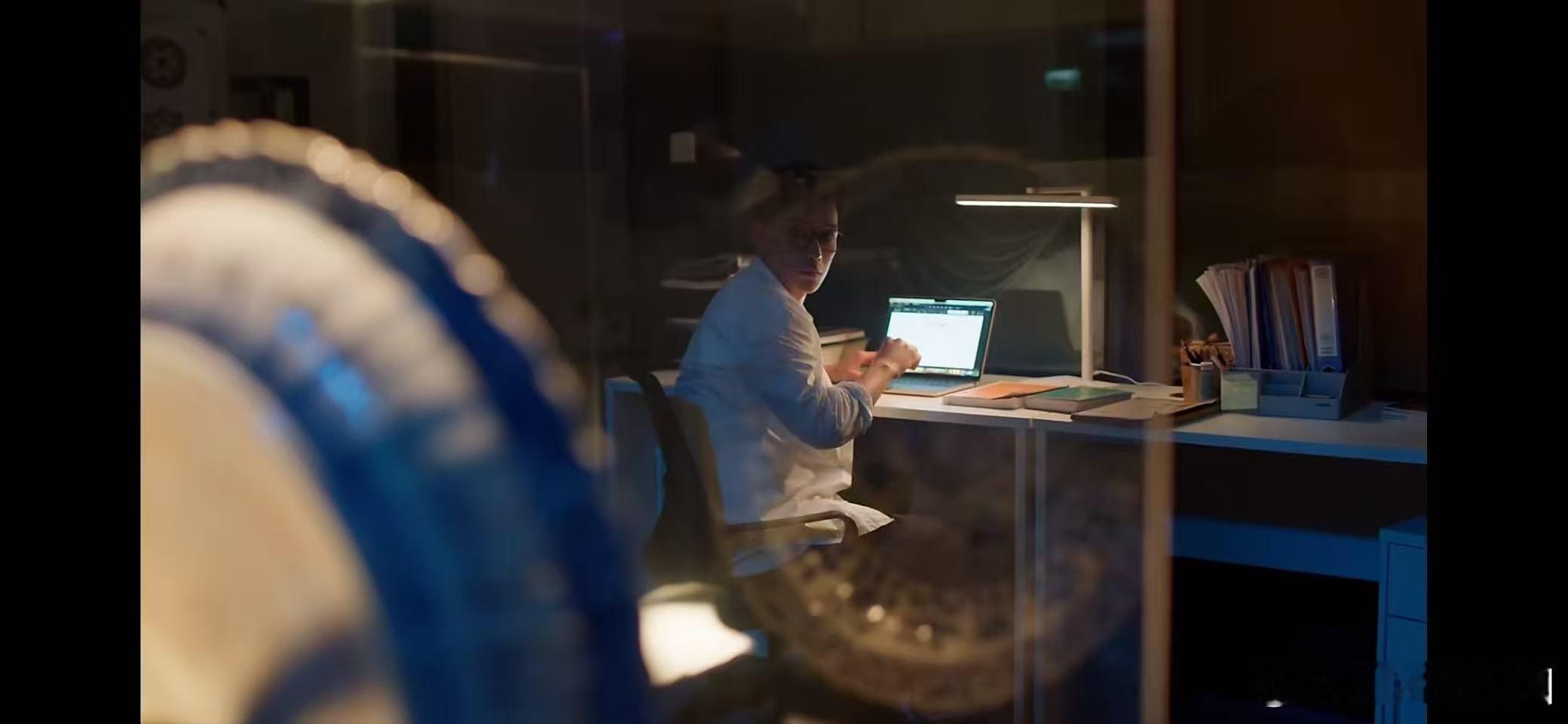 央妈非遗短剧釉色伊人闺阁绣梦值得 跟着央妈非遗短剧解锁中国非遗魅力，每一部都是行