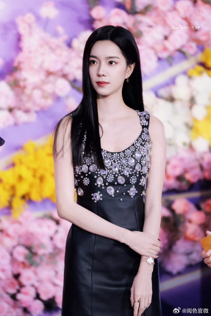 庄达菲百花奖红毯庄达菲百花奖闭幕红毯生图，状态很好，今天造型很大气庄达菲百花奖闭