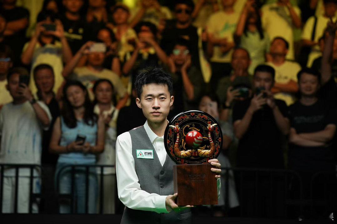 斯诺克5位00后冠军全部来自中国范，雷，昙花一现，希望后面这个不会这样[怒] ​