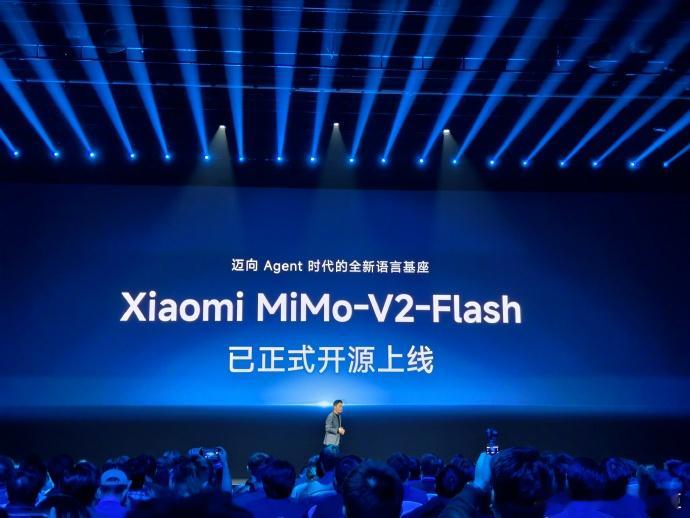 卢伟冰回应小米自研大模型开源上线在今日的2025小米人车家全生态合作伙伴大会上，