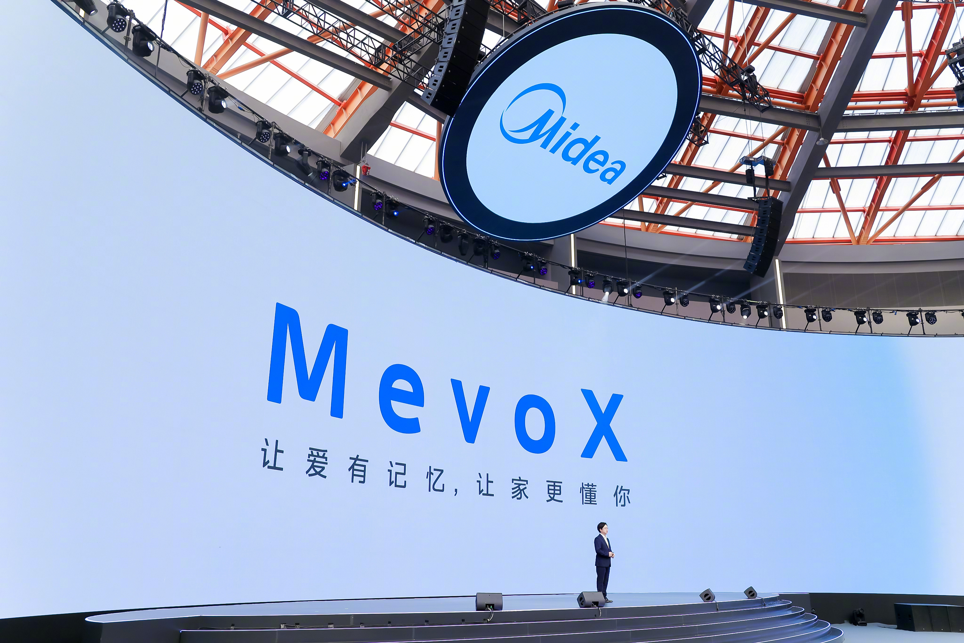 美的首发自进化家居智能体 终于懂什么是真正的智能家居了，目前的智能家电，要么操作