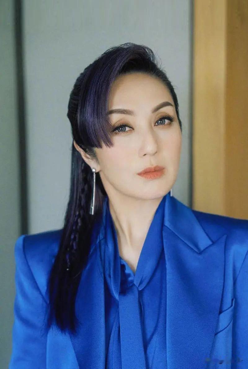中国音乐史人物之第469位，许千嬅（1974.2.3一）生于香港。
香港影、视、