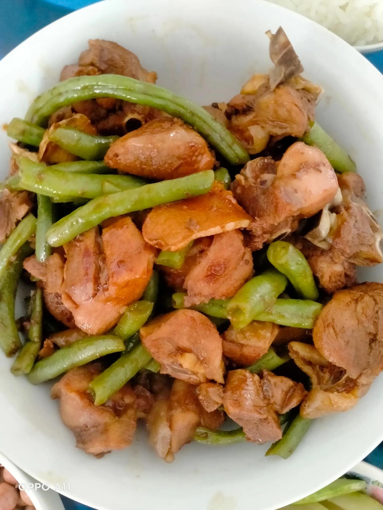 #冬日生活打卡季#
#糖人每日三餐# 
做为两个糖尿病人，吃饭的问题，还是比较好
