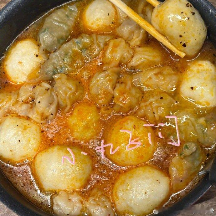 易烊千玺做饭plog易烊千玺下厨了 ​​​易烊千玺下厨了 ​​​