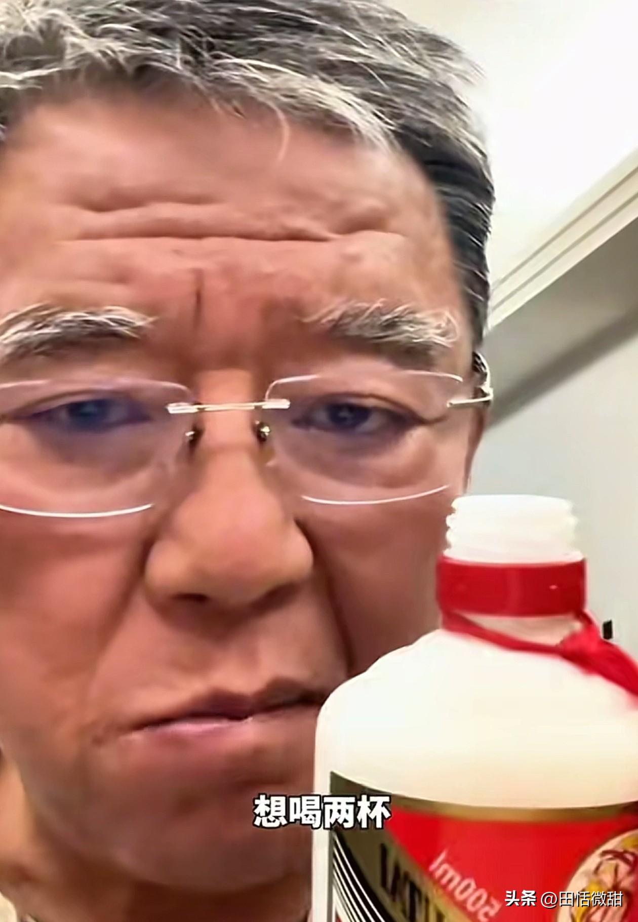 见什么人说什么话，演员李立群是明智的，不在穷人面前炫富。

有人问李立群，有钱人