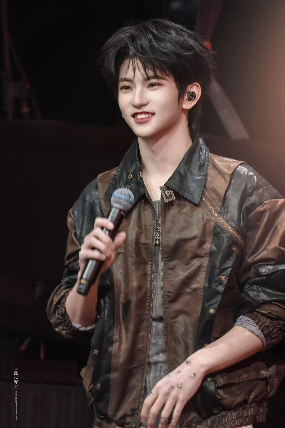 穆祉丞反应超快周五晚高疯 穆祉丞随机舞蹈时反应超快，跳刘耀文的歌熟练程度确实值得