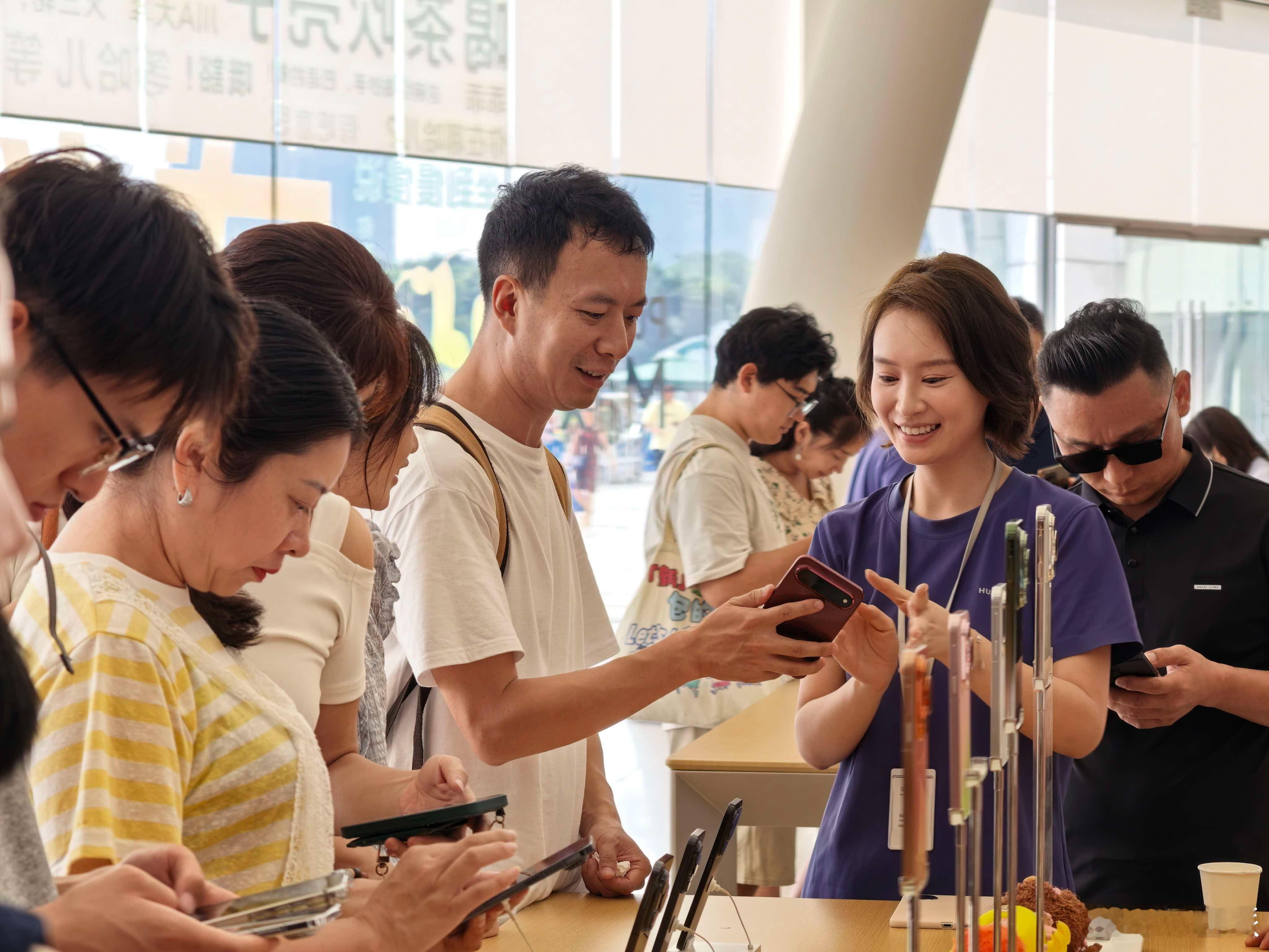 华为这次用Pura X View证明了一件事：阔屏体验不是折叠屏专属。门店摸完真