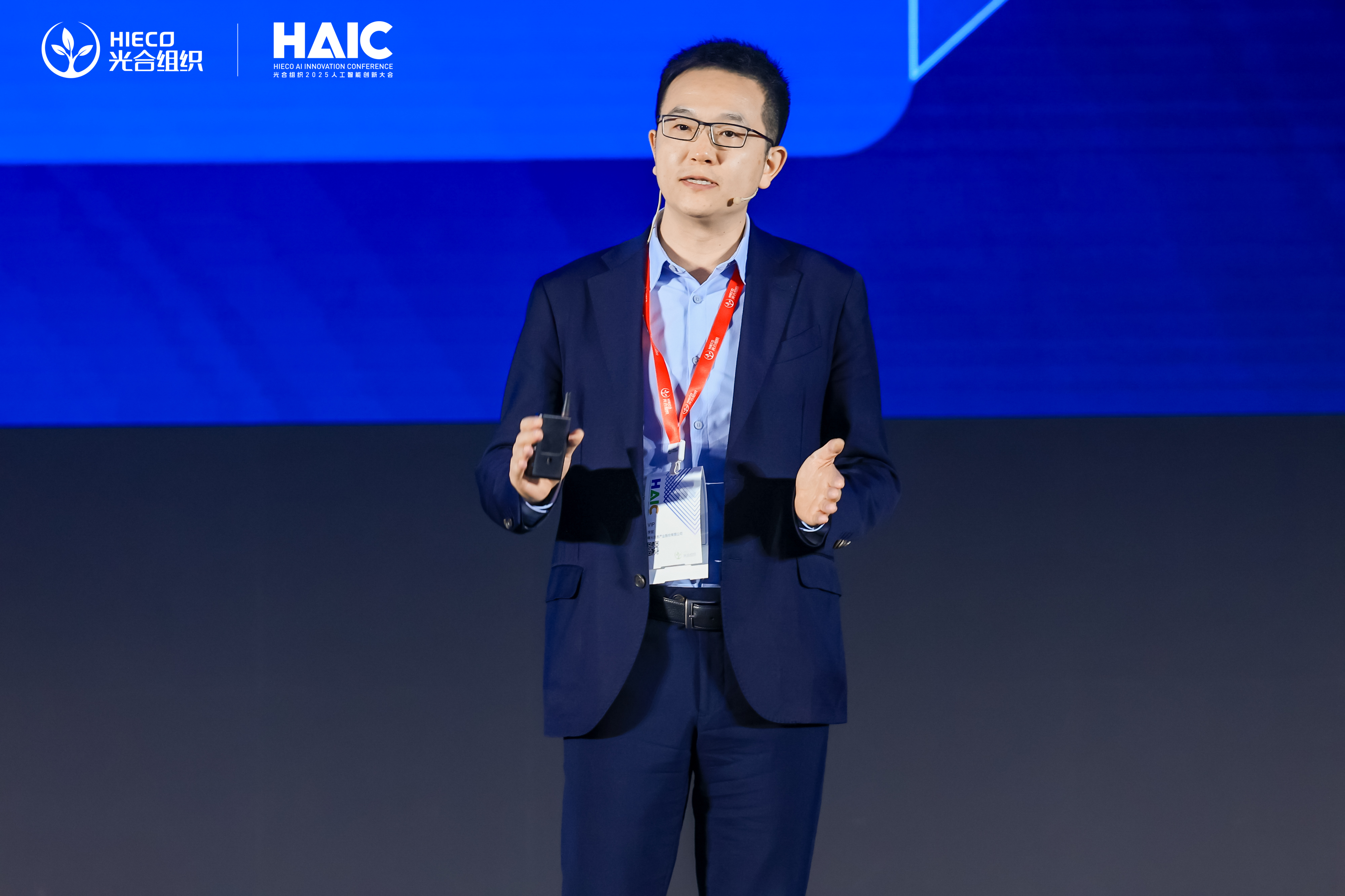 AI领域也要反“内卷”！对话中科曙光高级副总裁李斌：构建开放算力底座才能实现国产算力集群创新