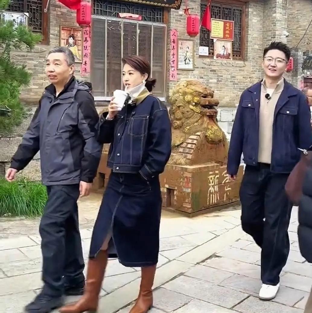 46岁张蕾逛街被偶遇，端庄贤淑似30+！主持人的保养秘籍藏不住了
 
46岁的张