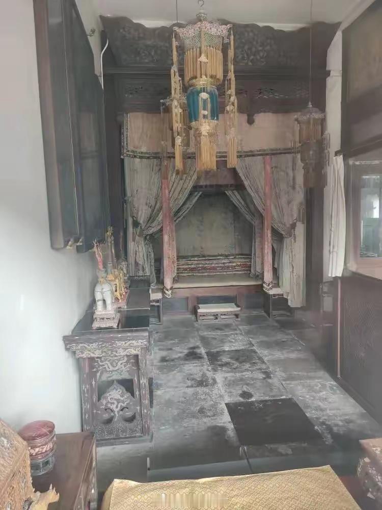 慈禧寝宫，“末代女皇”住的没我卧室大。