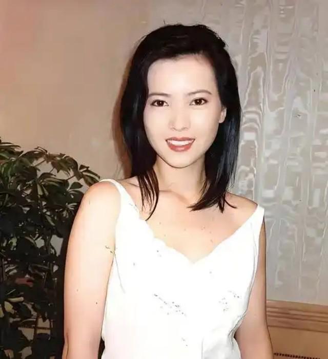 2015年，《大时代》在香港重播，蓝洁瑛再次进入观众视线。面对梁荣忠的采访，蓝洁