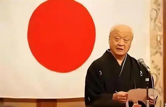 南海仲裁又炒冷饭！菲律宾拉着美、日、英、欧等十多个国家扎堆造势，拿着一份非法无效