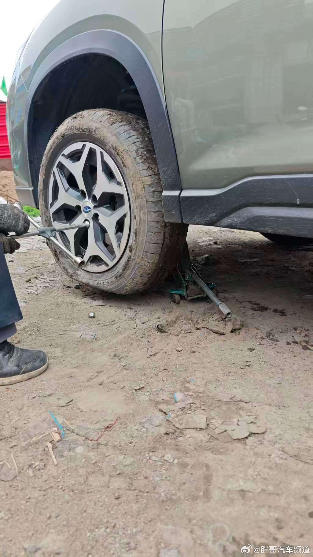 胖哥汽车频道 师傅，这千斤顶是支这的么 大V聊车我和汽车的日常