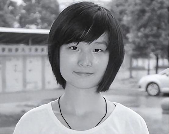 [微风]1999年湖北687分文科女状元戴柳，被父亲偷改志愿错失北大，戴柳下定决