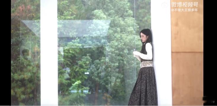 周翊然包上恩情人节送花 情人节送花这一幕也太浪漫了吧💖！周翊然温柔、包上恩娇羞