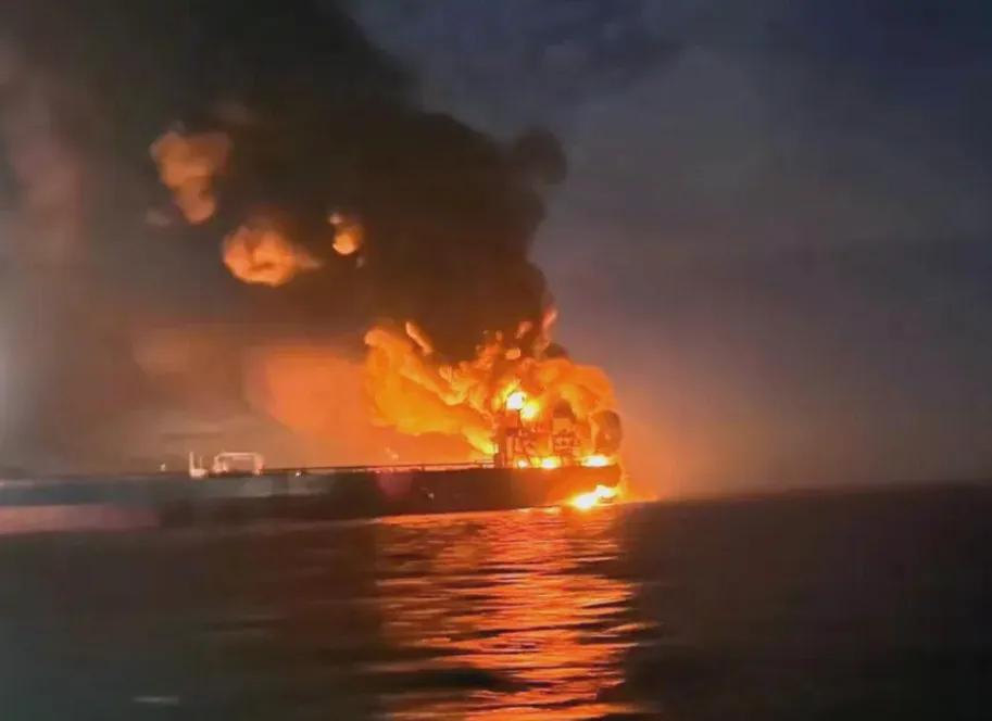 太突然！全世界都不敢相信，土耳其的油轮竟然被袭击了，但奇怪的是地点并不在霍尔木兹