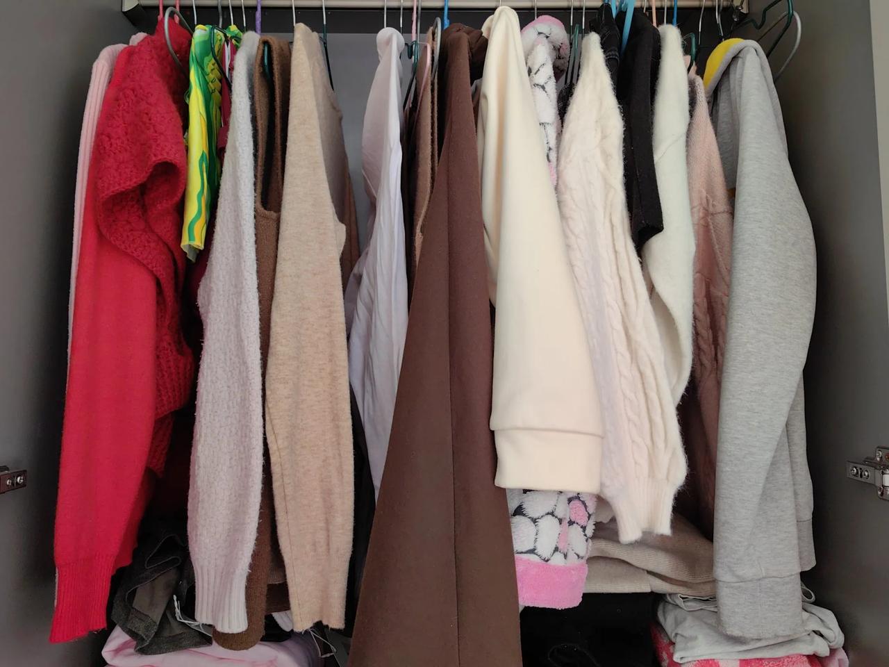 以后我都不买羽绒服了，我本来也不喜欢买很多衣服，柜子里衣服多了更不知道穿啥。
今