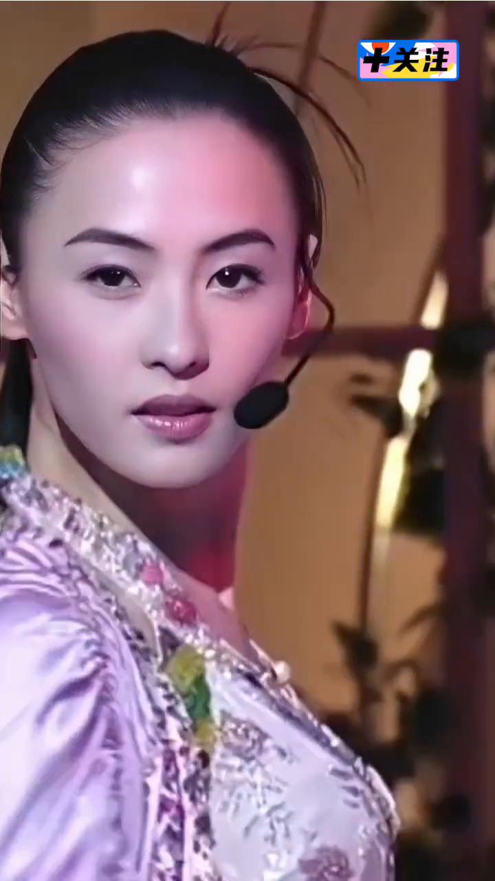 我热唇上提供讯号，我天性脆弱极度敏感，色反映我的喜怒如潮汐。