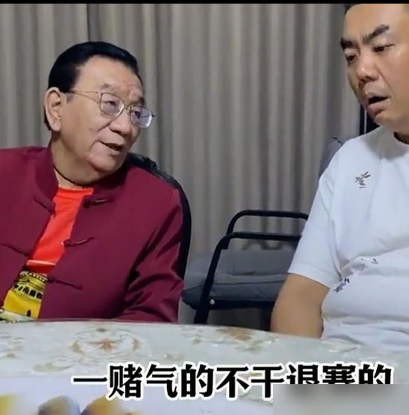 别同情侯耀华了。他那场百桌寿宴，根本不是过寿，而是一场人脉资产的最后盘点。
你